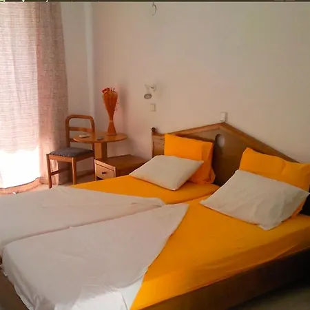 Hotel In - Rock Garden By The