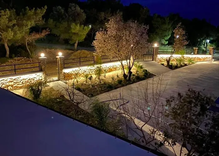 In - Rock Garden By The Pefki