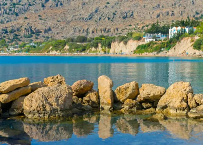 Hotel In - Rock Garden By The