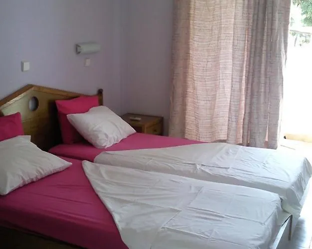 Hotel In - Rock Garden By The *