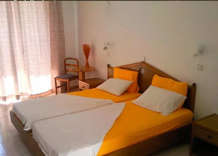 Hotel In - Rock Garden By The